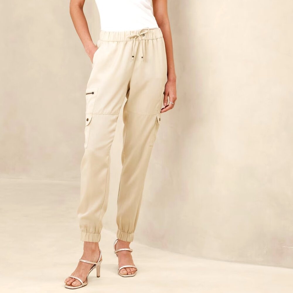 Banana Republic Tencel Cargo Pants in Pearl Oyster NWT Sz XS